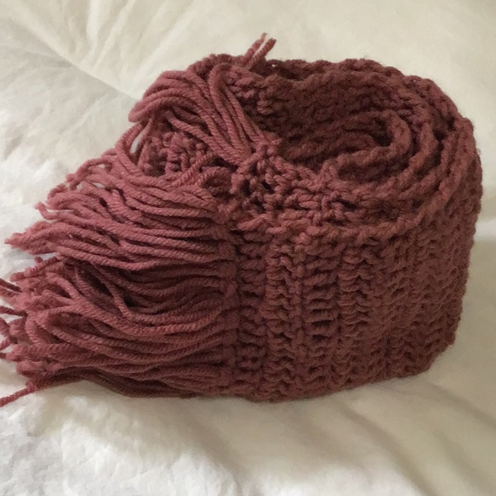 Woman’s scarf 68 inches long, including fridge R